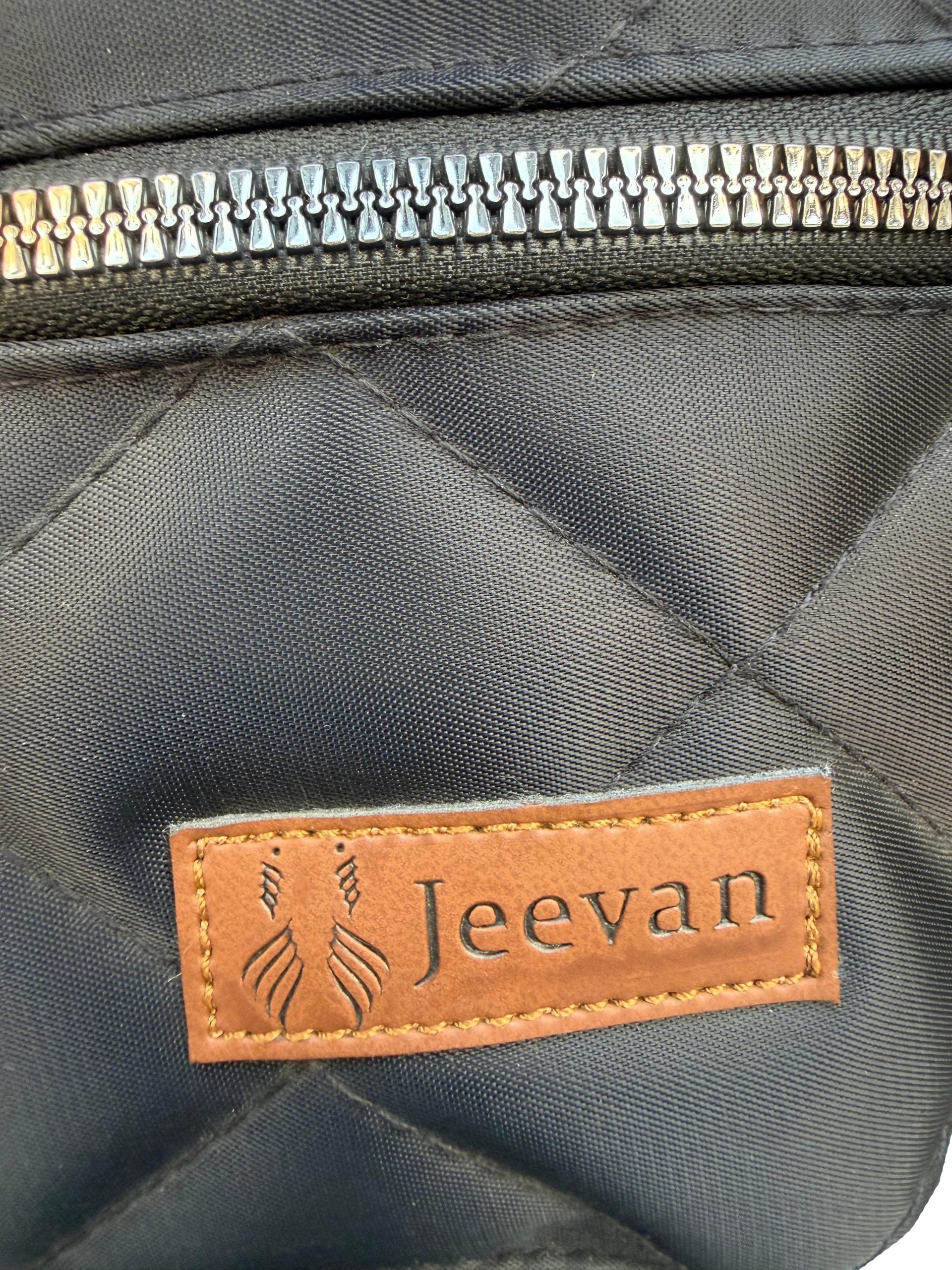 Jeevan Essential Diamond Cut Fanny Bag - Your Weekend Travel (Black)